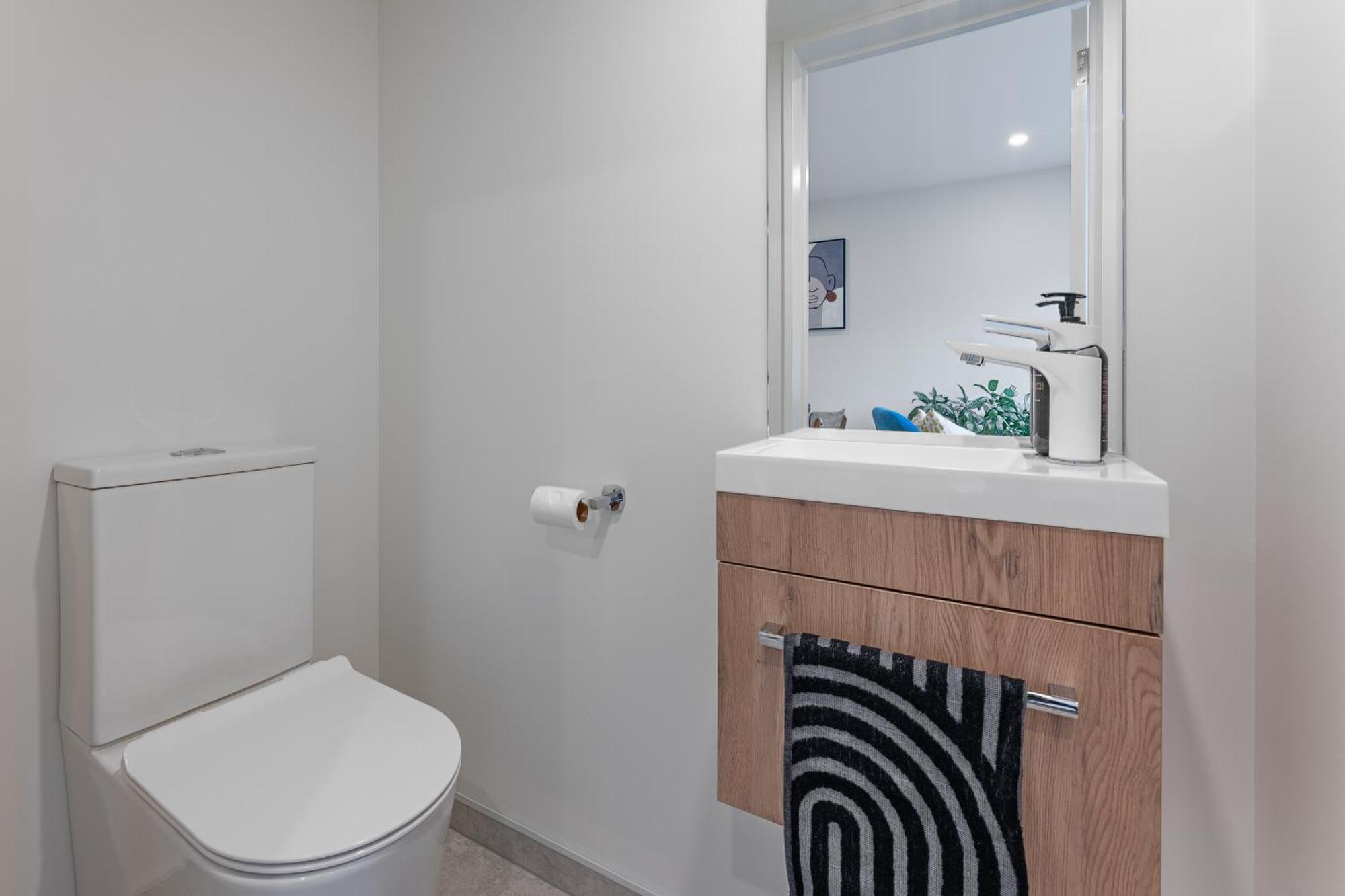 Urban Nest - Entire Townhouse And Free Parking Villa Крайстчърч Екстериор снимка