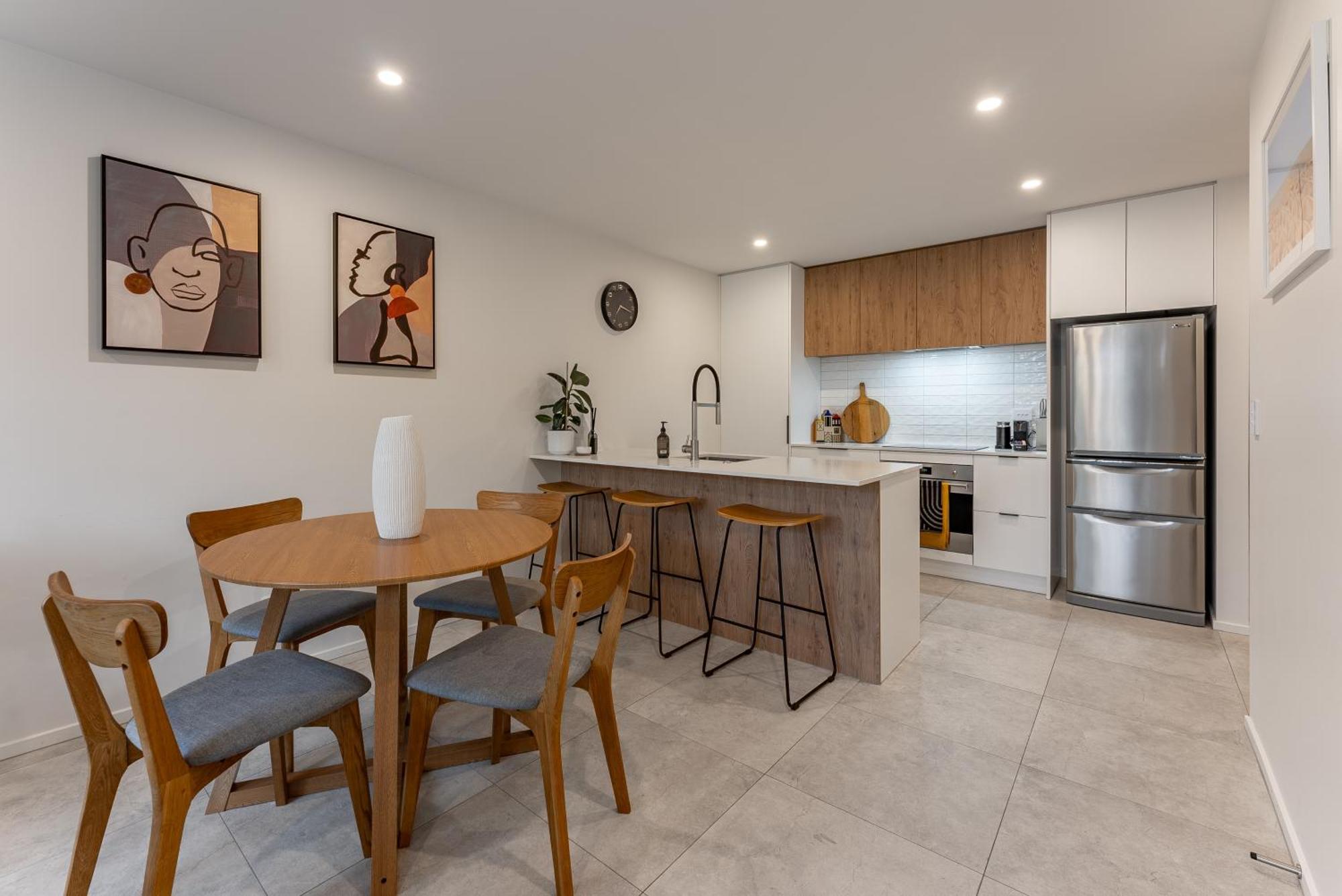 Urban Nest - Entire Townhouse And Free Parking Villa Крайстчърч Екстериор снимка