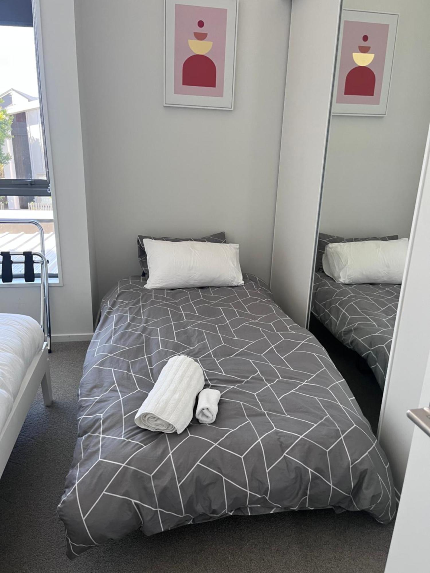 Urban Nest - Entire Townhouse And Free Parking Villa Крайстчърч Екстериор снимка